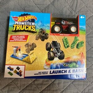 Hot Wheels Monster Trucks Launch & Battle Playset - Blue/Yellow